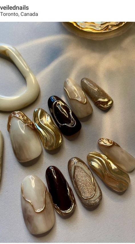 Nail Art With Gold Chrome, Copper And Gold Nails, Green Jewel Nails, Brown With Gold Nails, Brown Pearl Nails, Gold Brown Nails, Marble Gold Nails, Nails Brown And Gold, Brown And Gold Nails Designs