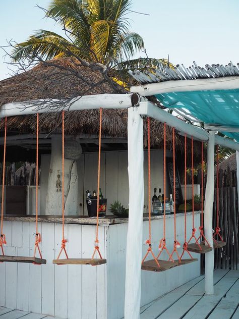 Tulum Strandbar mit Schaukeln #Familienurlaub #Meer #Strand Bar En Plein Air, Tulum Travel Guide, Tulum Travel, Bar Exterior, Bar Outdoor, Pool Bar, Garden Bar, Beach Bars, Outdoor Bar