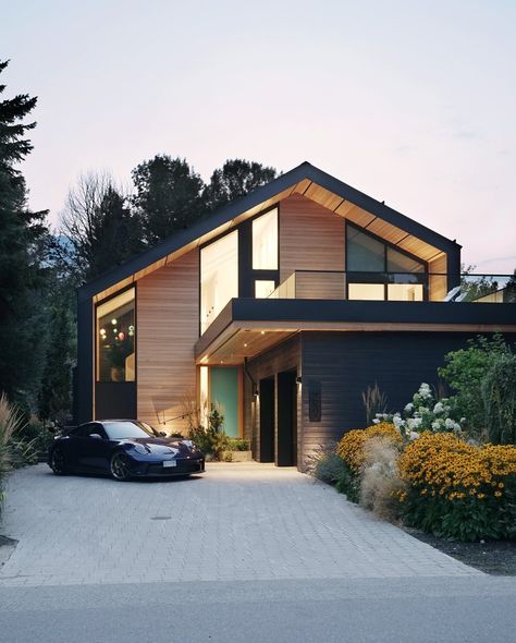 Shelter Residential Design Modern Family House Exterior, House Exterior Wood, Cottagecore House Aesthetic, Scandinavian House Design Exterior, Scandinavian Home Exterior, Scandinavian House Exterior, Modern Scandinavian House, Dark Cottagecore House, Scandinavian Exterior