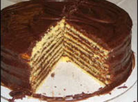 Barbara's 10-Layer Chocolate Cake - Dee Dee's  I've had a cake like this and it was to die for.  Can't wait to try this recipe! Smith Island Cake, Fudge Icing, Multi Layer Cake, Island Cake, Homemade Fudge, Chocolate Layer Cake, Chocolate Icing, Yellow Cake, Cake Icing