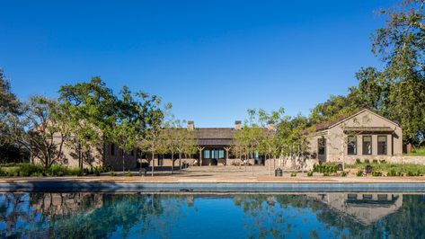 An Eclectic California Ranch Inspired by Nature | Architectural Digest California Ranch Style Homes Exterior, Resort Backyard, California Ranch Style Homes, Portugal Villa, Nz House, Alpine House, Family Compound, California Ranch, Star Child