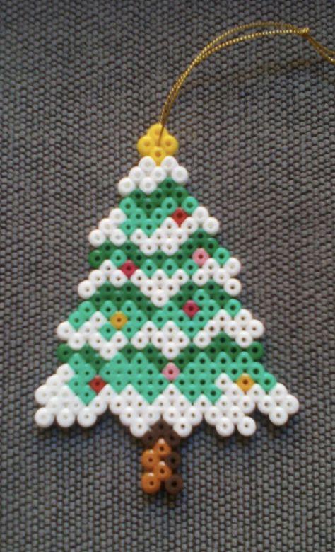 Perler Beads Christmas Tree Pattern, Melty Beads Ideas Christmas, Xmas Perler Beads, Christmas Tree Perler Bead Patterns, Hamma Beads Ideas Christmas, Hama Beads Christmas Tree, Christmas Tree Hama Beads, Perler Christmas Tree, Cute Christmas Perler Beads