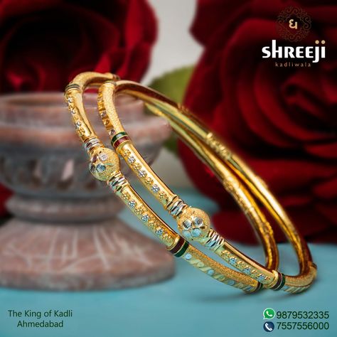 Gold Kadli Designs, Kadli Bangles Gold, Unique Gold Jewelry Designs, Gold Bracelet Simple, Gold Bangles For Women, Gold Jewellry, Bangles Gold, Bangles Design, Bracelet Simple