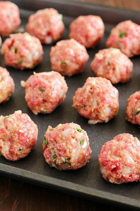 Baked Meatballs that are some of the best ever meatballs in the history of all meatballs! Such a simple and easy meatball recipe. Very tender and flavorful! Perfect to add to spaghetti sauce or any other recipe that requires basic meatballs! Meatball Recipes With Ketchup, Small Meatball Recipe, Plain Meatball Recipes, Best Meat Ball Recipe, Small Meatballs Appetizers, Meatballs With Worcestershire Sauce, Small Meatballs For Spaghetti, Small Batch Meatballs, Meatball Recipes No Egg