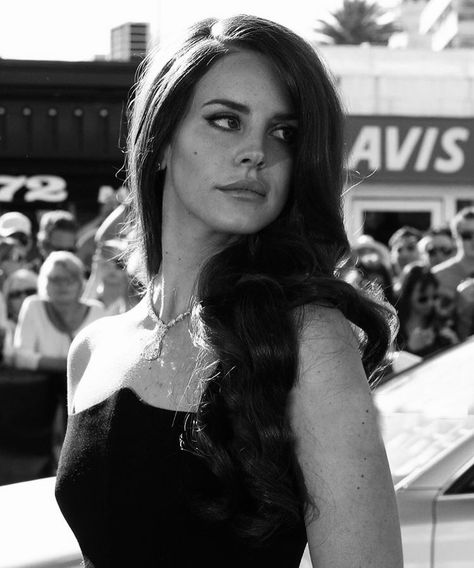 Lana Del Rey Pictures, Lana Del Rey Love, Lana Rey, Lana Del Ray, Black And White Aesthetic, Blogger Girl, Black Aesthetic, Celebrity Photos, Lana Del Rey