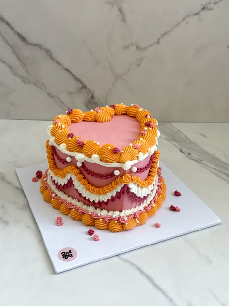 Pink orange and white vintage heart cake Cake With Oranges, Trend Cake, Lesbian Cake, Orange Cakes, Vintage Orange, Colourful Birthday Cake, Pink And Orange Heart Cake, Orange Cake Design, Pink And Orange Cake Aesthetic