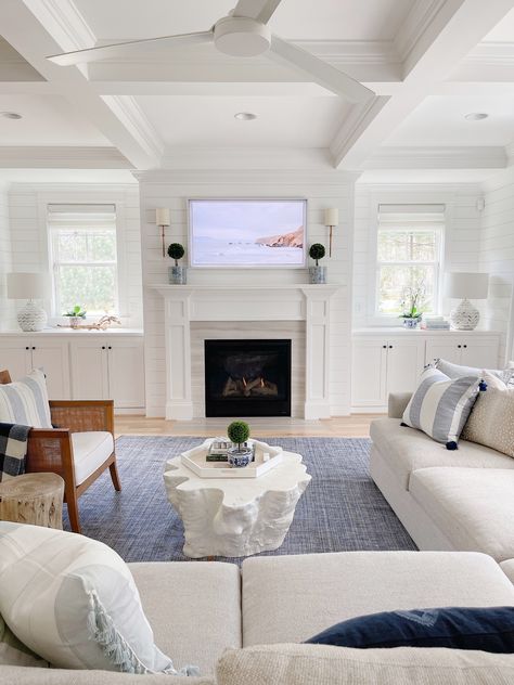 Cornice Tv, Chrissy Marie, Summer Living Room, Beach House Living Room, Dream Beach Houses, Room Refresh, Cape House, Coastal Living Rooms, Beach House Interior