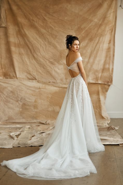 Dana Harel Nara Gown, Modern Sparkly Wedding Dress, Dany Tabet Wedding Dresses, Gossamer Wedding Dress, Dana Harel Bridal, Different Wedding Dress Styles, Dana Harel, Bridal Gown Inspiration, Wedding Dresses Whimsical