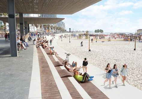 Between Water and Land: 10 Projects of Promenades and Waterfronts | ArchDaily Chicago Riverwalk, Urban Beach, Public Space Design, Chicago Photography, Zaha Hadid Architects, Urban Park, Beach Design, Coastal Design, Coastal Landscape