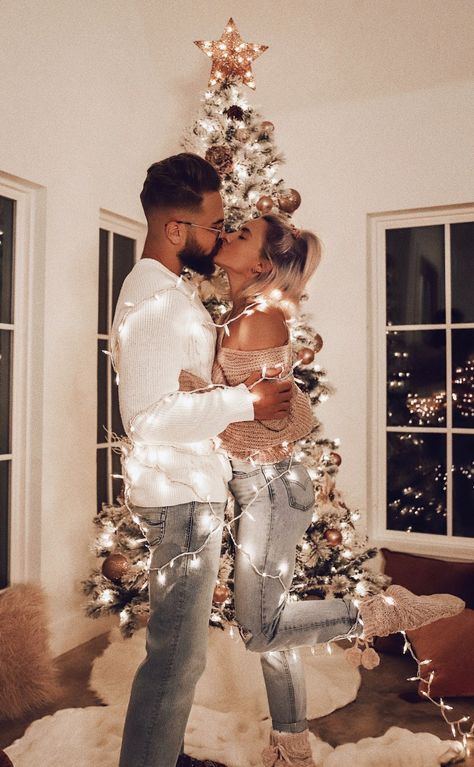 SHINE | JO & KEMP Christmas Photography Couples, Christmas Couple Photos, Christmas Couple Pictures, Christmas Poses, Christmas Family Photoshoot, Xmas Photos, Holiday Photoshoot, Family Christmas Pictures, Christmas Shoot