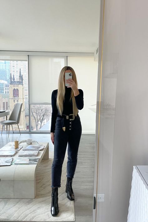 Western Belt Outfit, All Black Outfit Winter, Western Belts Outfit, Black Belt Outfit, Straight Hair Blonde, Black Outfit Winter, Denim High Waisted Jeans, Winter Uniform, Blonde Hair Inspo