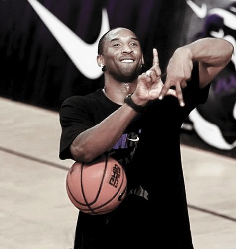 luv his smile so much:)     #kobe #LA #basketball #nba #dream Kobe Mamba, Kobe Bryant Family, Kobe & Gigi, Kobe Bryant Nba, Kobe Bryant Pictures, Bola Basket, Kobe Bryant Black Mamba, Lakers Basketball, Kobe Bryant Wallpaper