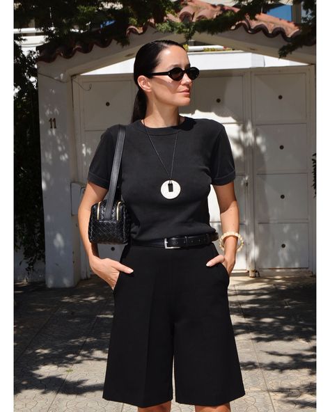 Mid rise bermuda shorts ♣️ all black everything kind of outfit #blackoutfit #womenoutfit #styleblogger Baggy Bermuda Shorts Outfit, Black Bermuda Shorts Outfit, Black Shorts Outfit Summer, How To Style Bermuda Shorts, Bermuda Shorts Outfit, Black Shorts Outfit, Black Bermuda Shorts, Summer Shorts Outfits, Black Everything