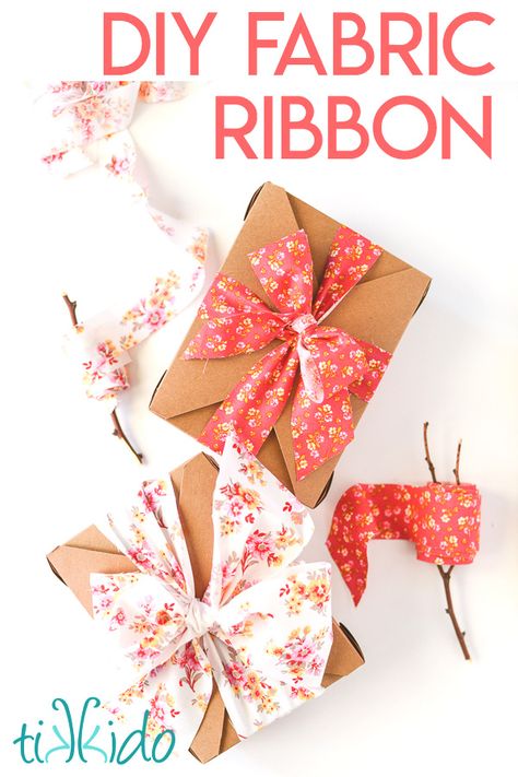 DIY fabric ribbon tutorial showing two boxes wrapped with fabric ribbon. Easy Bows, Christmas Packages, Gift Wrapping Inspiration, Diy Bows, Tray Diy, Perfume Tray, Creative Gift Wrapping, Easy Diy Gifts, Diy Gift Wrapping