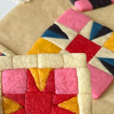 Lauren Dozier on Instagram: "This Appalachian girlie never learned to quilt, but I did teach myself to make quilted sugar cookies inspired by one of the loveliest art forms. I tried a different, easier technique for these and I’m so pleased with how they turned out. 🧶 #cottagecore #craftingideas #christmascookies #bakersofinstagram #appalachianmountains #baking" Quilted Sugar Cookies, Quilt Sugar Cookies, Patchwork Cookies, Quilted Cookies, December Baking, Quilt Cookies, No Bake Sugar Cookies, Icebox Cookies, Square Cookies