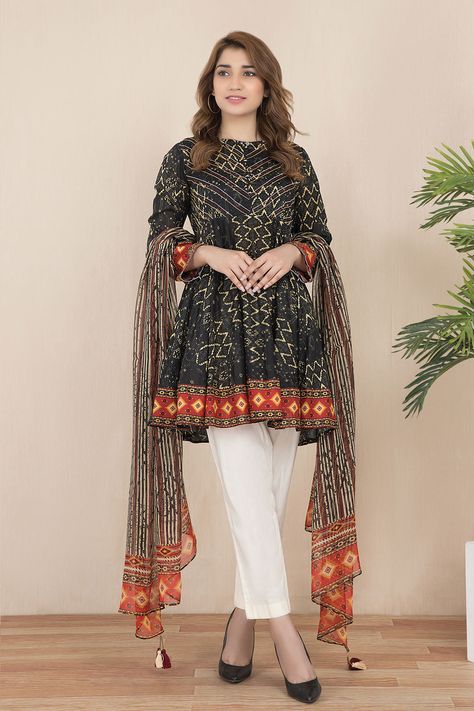 Frock Fashion, Simple Kurta Designs, Pakistani Fashion Casual, Gaun Fashion, Pakistani Dresses Casual, Pakistani Fashion Party Wear, Beautiful Pakistani Dresses, Salwar Kamiz, Casual Wear Dress