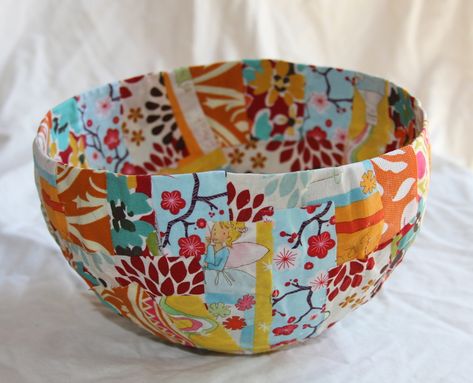 Paper Mache Projects, Paper Mache Bowls, Scrap Fabric Crafts, Scrap Fabric Projects, Fabric Bowls, Paper Mache Art, Paper Mache Crafts, Fabric Christmas Ornaments, Fabric Baskets