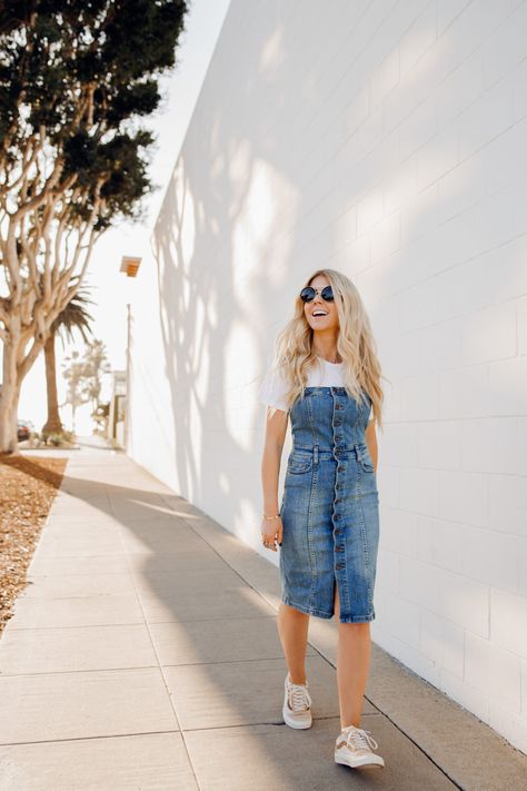 Denim Dungaree Dress Outfit Summer, Denim Dress Styling, Modest Work Outfits, Clothes Modest, White Denim Dress, Lisa Allen, Denim Ootd, Denim Dress Outfit, Modest Casual