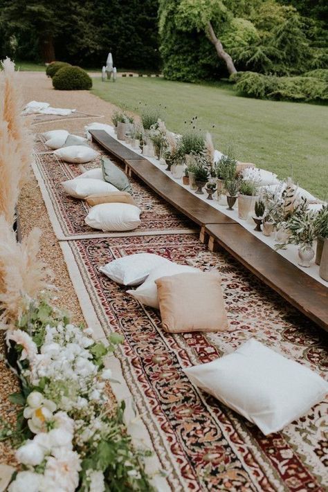 party decor / floor seating Bodas Boho Chic, Boho Wedding Theme, British Wedding, Bohemian Garden, Picnic Wedding, Boho Party, Boho Chic Wedding, Floor Seating, Wedding Boho