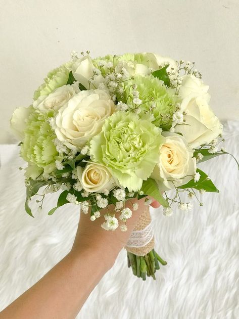 Light Green Wedding Bouquet, Green Carnation Bouquet, Green Boquet Prom, Light Green Flower Bouquet, Prom Bouquet Ideas Color Schemes Green, Prom Bouquet Ideas Green, Prom Bouquet Green Dress, Green Prom Bouquet, Mint Green Bouquet