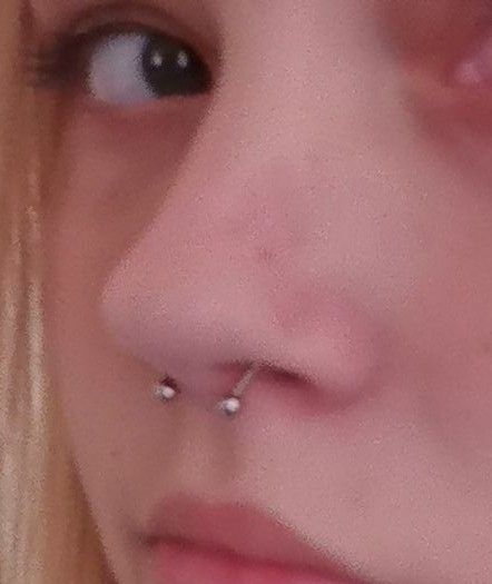 Septum Piercing Girl, Two Nose Piercings, Shape Aesthetic, Piercing Girl, Septum Nose Rings, Nose Shapes, Types Of Makeup, Septum Jewelry, Body Jewelry Piercing