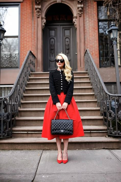 Lux Lifestyle, Blair Eadie, Red Letters, Atlantic Pacific, Moda Chic, Red Skirt, Fashion 101, Red Skirts, Beautiful Lady