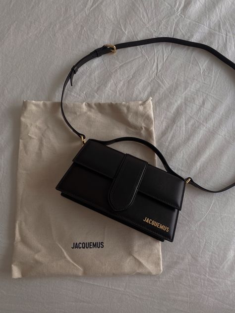 #purses #jacquemus #ootd #outfits Jacquemus Crossbody Bag, Crossbody Bags Aesthetic, Jacmousne Bag, Jaqmeous Bag, Jaquemus2020 Bag, Dream Accessories, Jacquemus Bag, Bag Obsession, Ootd Outfits