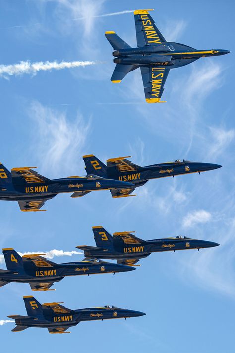 Us Navy Blue Angel, Missing Man Formation, Air Force Wallpaper, Military Pics, Us Navy Blue Angels, Aviation Nation, Military Aesthetic, Go Navy, Airplane Fighter