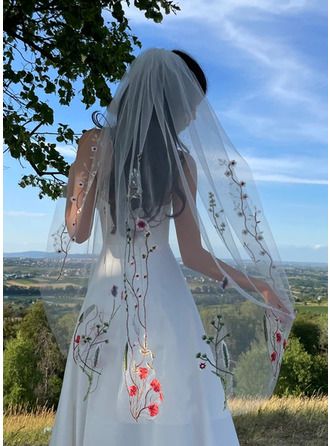 Embroidered Fingertip Veil, Fingertip Length Wedding Veil, Veil Floral, Ivory Veil, Fingertip Veil, Flower Veil, Embroidery Floral, House Wedding, Wedding Veils