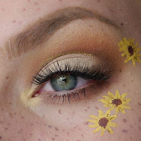 Sunflower Makeup Ideas, Sunflower Makeup Halloween, Sunflower Inspired Makeup, Sunflower Inspired Outfit, Sunflower Eye Makeup, Sunflower Makeup Looks, Sunflower Eyeshadow, Sunflower Face Paint, Sunflower Eyes