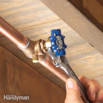 Home Repair: How to Replace the Main Shut Off Valve | The Family Handyman Saving Money Diy, Pex Tubing, Drain Cleaners, Leaky Faucet, The Family Handyman, Diy Plumbing, Plumbing Repair, Water Valves, Black Pipe