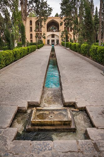 Fin Garden, Kashan, Iran - باغ فین, کاشان, ایران | Islamic Gardens, Arabic Garden, Islamic Garden, Kashan Iran, Mata Air, Beautiful Iran, Iran Pictures, Iranian Architecture, Persian Garden