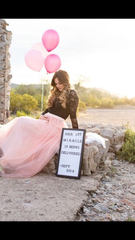 Gender Reveal Photoshoot Single Mom, Surrogacy Maternity Photography, Surrogate Announcement Photo Ideas, Gender Reveal Single Mom, Single Mother By Choice Announcement, Single Mom Gender Reveal, Surrogate Photo Shoot, Single Mom By Choice Announcement, Pregnancy Photos Single Mom