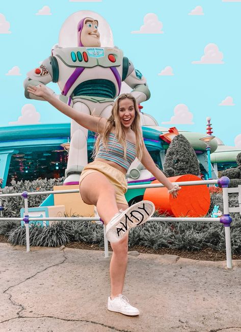 Toy Story Pictures, Disney World Photo Ideas, Disney Poses, Universal Studios Outfit, Disney Picture Ideas, Disney Outfits Women, Toy Story Land, Orlando Photos, Hollywood Pictures