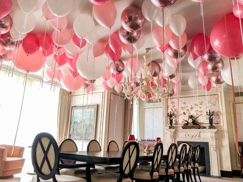 Balloons Covering Ceiling, Birthday Party Decorations Balloons Ceilings, Pink Ceiling Balloons, Pink Balloons On Ceiling, Balloon Decorations On Ceiling, Balloon Ceiling Decorations Diy, Helium Balloons Ceiling, Balloon On Ceiling, Bronze Balloons