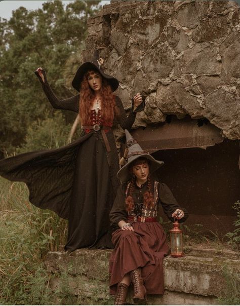 Cottagecore Witch Outfit, Samhain Ritual, Cottagecore Witch, Witchy Outfits, Witch Painting, Nature Witch, Autumn Witch, Creepy Vintage, Diesel Punk