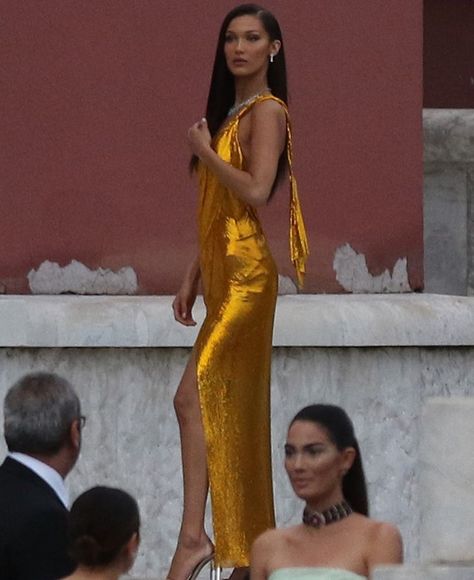 Bella Hadid, Gold Dress, Other People, A Woman, On Twitter, Twitter, Gold