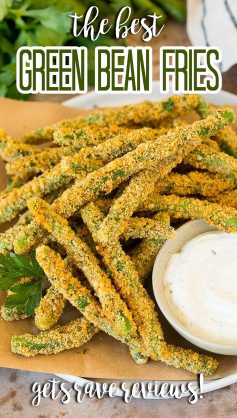 These green bean fries are fresh green beans coated in seasoned breadcrumbs and parmesan cheese, then baked to golden brown perfection. Green Bean Fries, Fresh Green Bean Recipes, Crispy Green Beans, Baked Green Beans, Parmesan Green Beans, Fried Green Beans, Sauteed Green Beans, Asparagus Fries, Roasted Green Beans