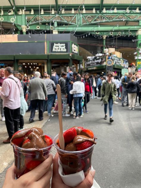 Lunch In London Aesthetic, London Markets Borough, Borough Market London Aesthetic, Food In London Aesthetic, London Borough Market, Camden Market Food, London Lifestyle Aesthetic, London Girls Trip, London Abroad