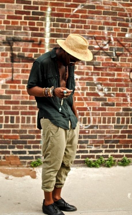 Just because it's hot outside doesn't mean you can't look cool.  Men's Bohemian Fashion for Summer {Men's boho bohemian hippie fashion, style guide} Men's summer fashion. Bohemian Outfit Men, Bohemian Attire, Boho Men Style, Bohemian Men, Bohemian Style Men, Hippie Mode, Mode Hippie, Boho Men, Estilo Hippie