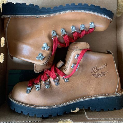 New In Box! Danner Mountain Light Cascade Hiking Boots - Women's Size 10 - Brown Bought From Rei For $359.95 Never Worn Outside, Only Tried On Inside - Unfortunately, The Boots Are Too Narrow For My Feet. Light Scuffing From The Factory Features - Made In The Usa, The Mountain Light Cascade Boots Are Believed By Many To Be The Greatest Backpacking Footwear Of All Time - Built On The Classic Danner Mountain Light Silhouette - Water-Resistant, 1-Piece, Full-Grain Leather Uppers Offer Durability An Danner Hiking Boots Outfit, Vintage Danner Boots, Danner Mountain Light Boot Outfit, Retro Hiking Boots, Danner Boots Outfit, Hiking Boots Aesthetic, Danner Hiking Boots, Womens Hiking Boots, Hiking Boots Outfit