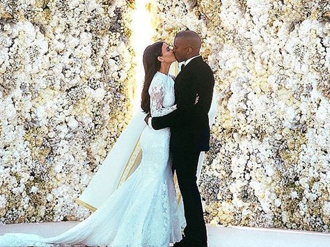 Kanye Publicly Slams Annie Leibovitz, Says He Had to Edit His Own Wedding Photos Kim K Wedding, Kim Kanye Wedding, Kim Kardashian Wedding Dress, Kimye Wedding, Givenchy Wedding Dress, Kanye West Wedding, Kim Kardashian Wedding, Kardashian Wedding, Estilo Kardashian