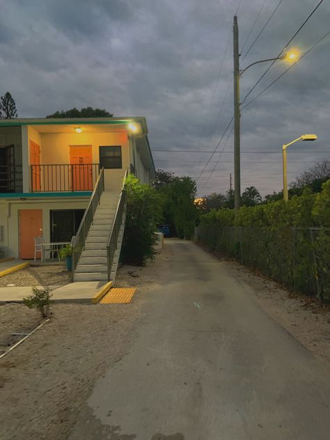 Florida Hotel Aesthetic, Florida Motel Aesthetic, Florida Trash Aesthetic, Florida Man Aesthetic, 90s Florida Aesthetic, 90s Tropical Aesthetic, Small Town Florida Aesthetic, Florida Neighborhood Aesthetic, Rural Florida Aesthetic