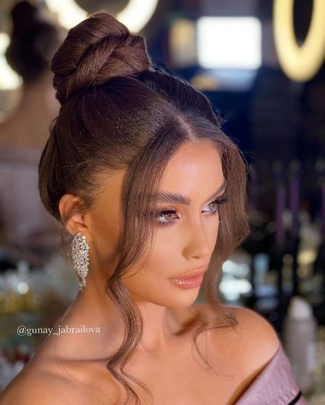 Trendy Bun, High Bun Hairstyles, High Ponytail Hairstyles, Wedding Bun Hairstyles, Trendy Hairstyle, Bun Hairstyle, Fancy Hairstyles, Formal Hairstyles, Wedding Hair And Makeup