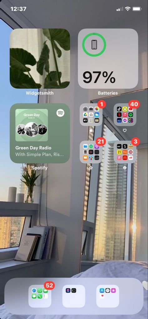 Idea For Home Screen Iphone, How To Make You Home Screen Aesthetic, Iphone Wallpaper Widgetsmith Ideas, Iphone Home Screen Widget Ideas, Organization Ideas For Phone, Easy Homescreen Ideas, Iphone Phone Screen Ideas, Home Widget Ideas, Apple Screen Ideas