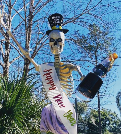 12 Ft Skeleton Decor, Giant Skeleton Decoration, 12 Ft Skeleton Costume, 10 Ft Skeleton Ideas, 12 Foot Skeleton Costumes Diy, 12 Ft Skeleton Clothes, 12ft Skeleton Christmas, Giant Skeleton Christmas, Big Skeleton Decoration