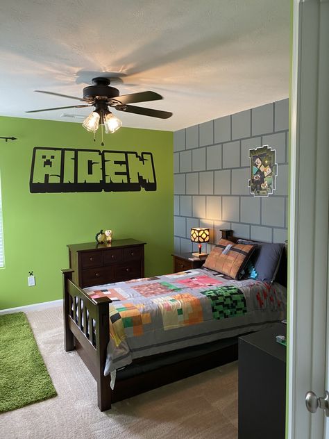 Minecraft Themed Bedroom, Boys Minecraft Bedroom, Minecraft Room Decor, Bedroom Ideas Minecraft, Minecraft Bedroom Decor, Gaming Bedroom, Minecraft Bedroom, Diy Minecraft, Minecraft Room