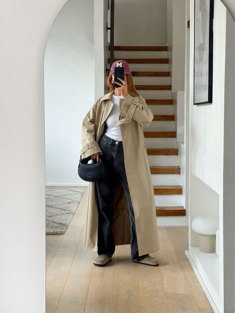 Dublin Outfit Spring, Trenchcoat Outfits, Outfit Trenchcoat, Trench Coat Outfit Fall, London Ootd, Trenchcoat Outfit, Old Money Winter, Trench Outfit, Trench Coat Fall