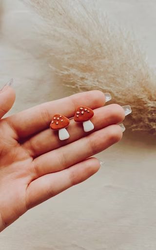 Halloween Clay Stud Earrings, Mushroom Stud Earrings, Polymer Clay Drop Earrings, Fimo Stud Earrings, Stud Earring Ideas, Cute Clay Stud Earrings, Tiny Clay Earrings, Stud Earrings Clay, Clay Earrings With Charms