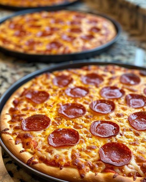 Pizza Hurt, Pizza Hut Dough Recipe, Pizza Hut Dough, Pizza Hut Recipe, Copycat Pizza Hut, Pizza Hut Pan Pizza, Pan Pizza Recipe, Pizza Crust Dough, Pizza Cat